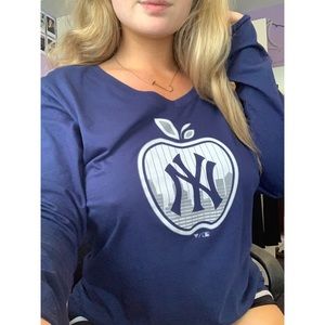 yankee big apple new york crewneck mlb